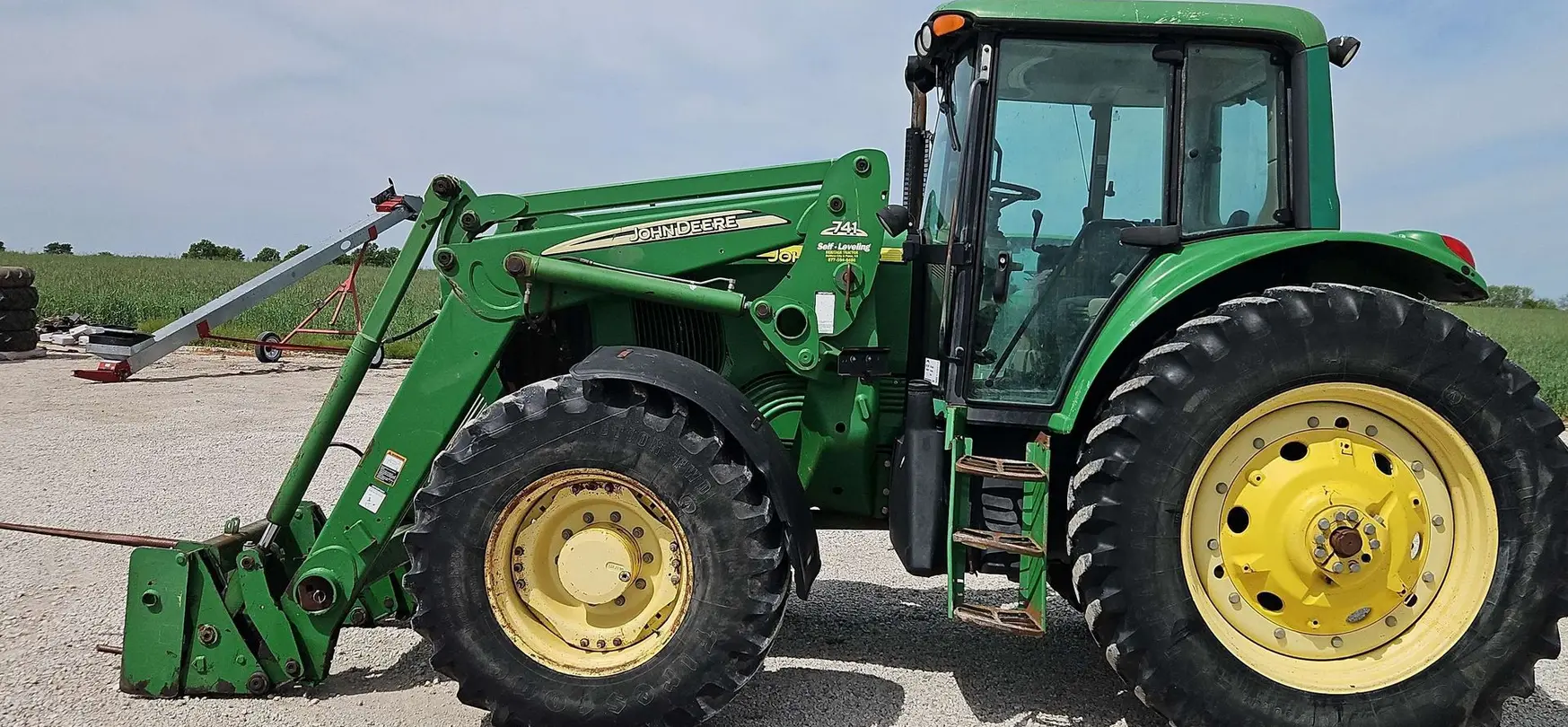 2004 John Deere 7320 MFWD tractor