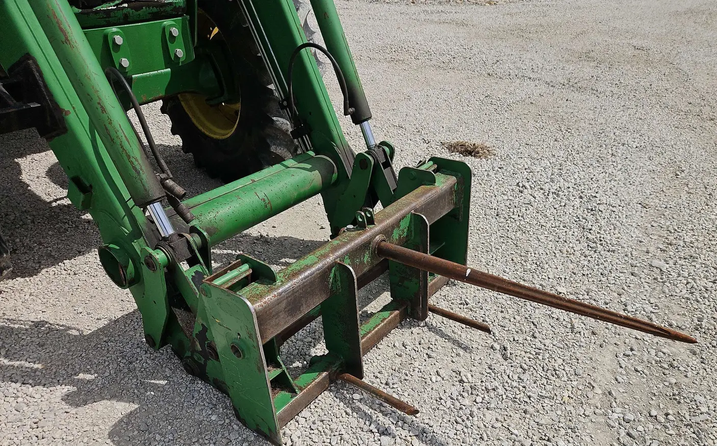 2004 John Deere 7320 MFWD tractor