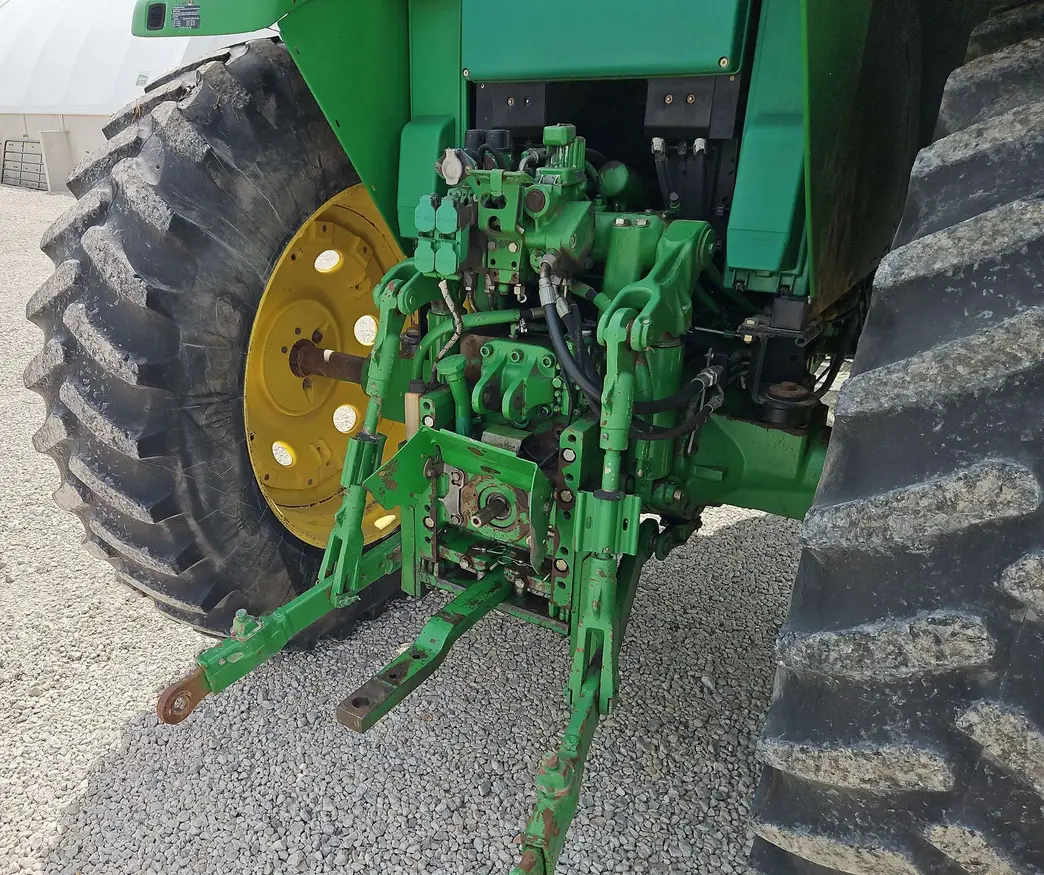 2004 John Deere 7320 MFWD tractor