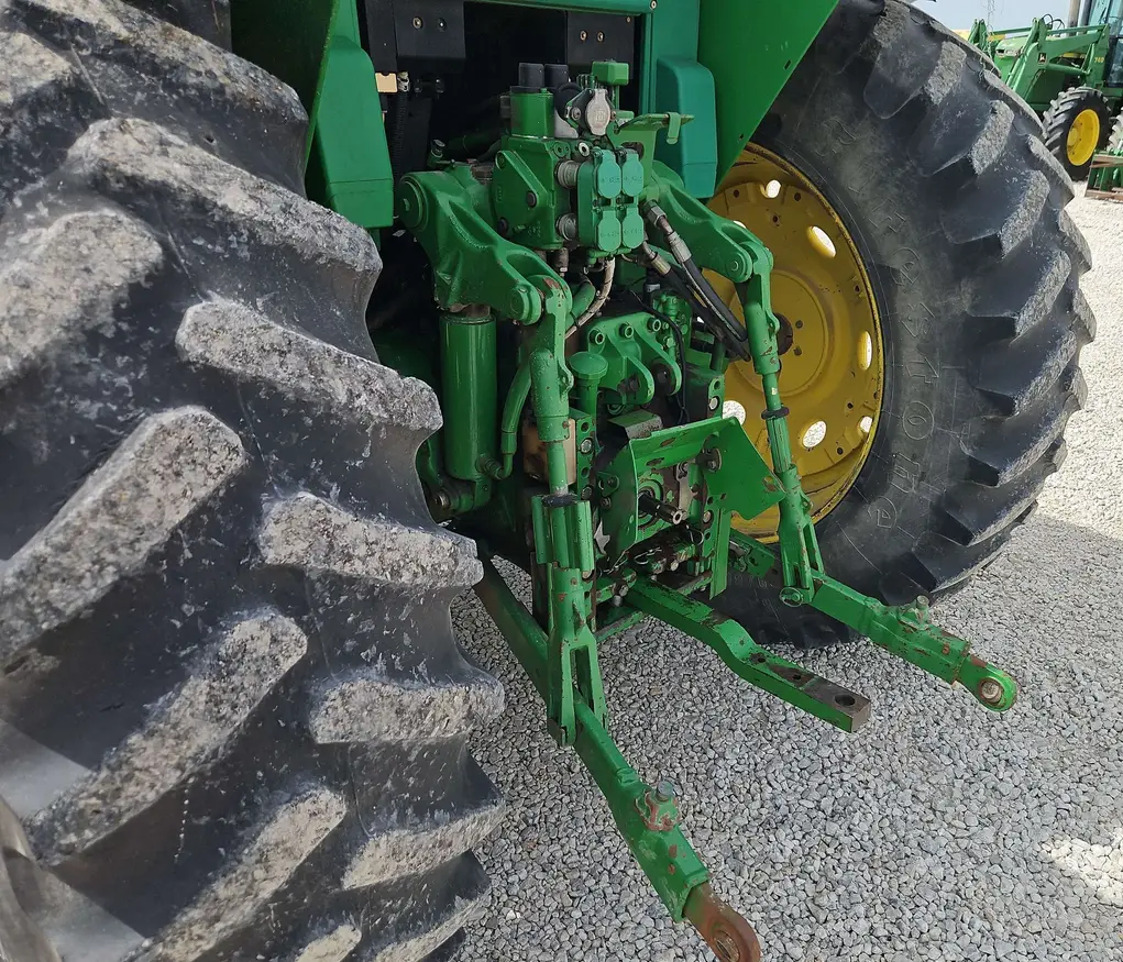 2004 John Deere 7320 MFWD tractor