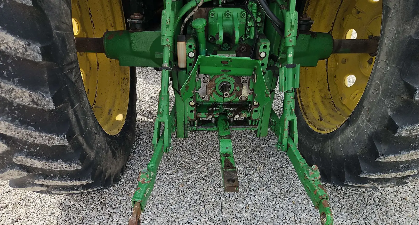 2004 John Deere 7320 MFWD tractor