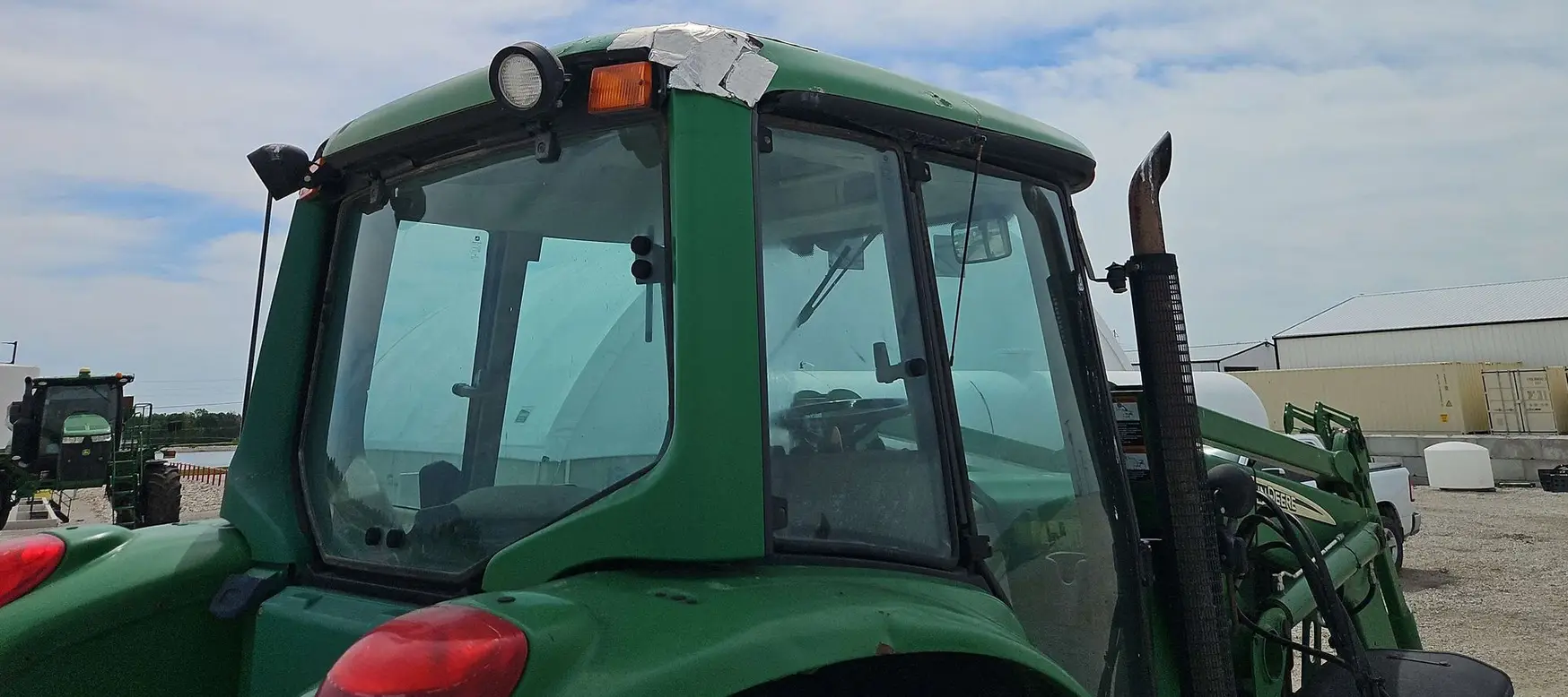 2004 John Deere 7320 MFWD tractor