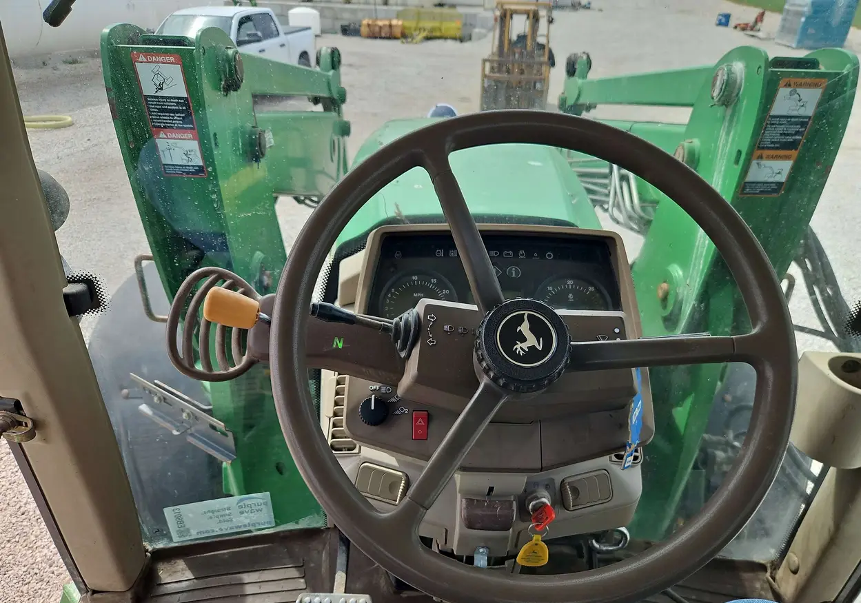 2004 John Deere 7320 MFWD tractor