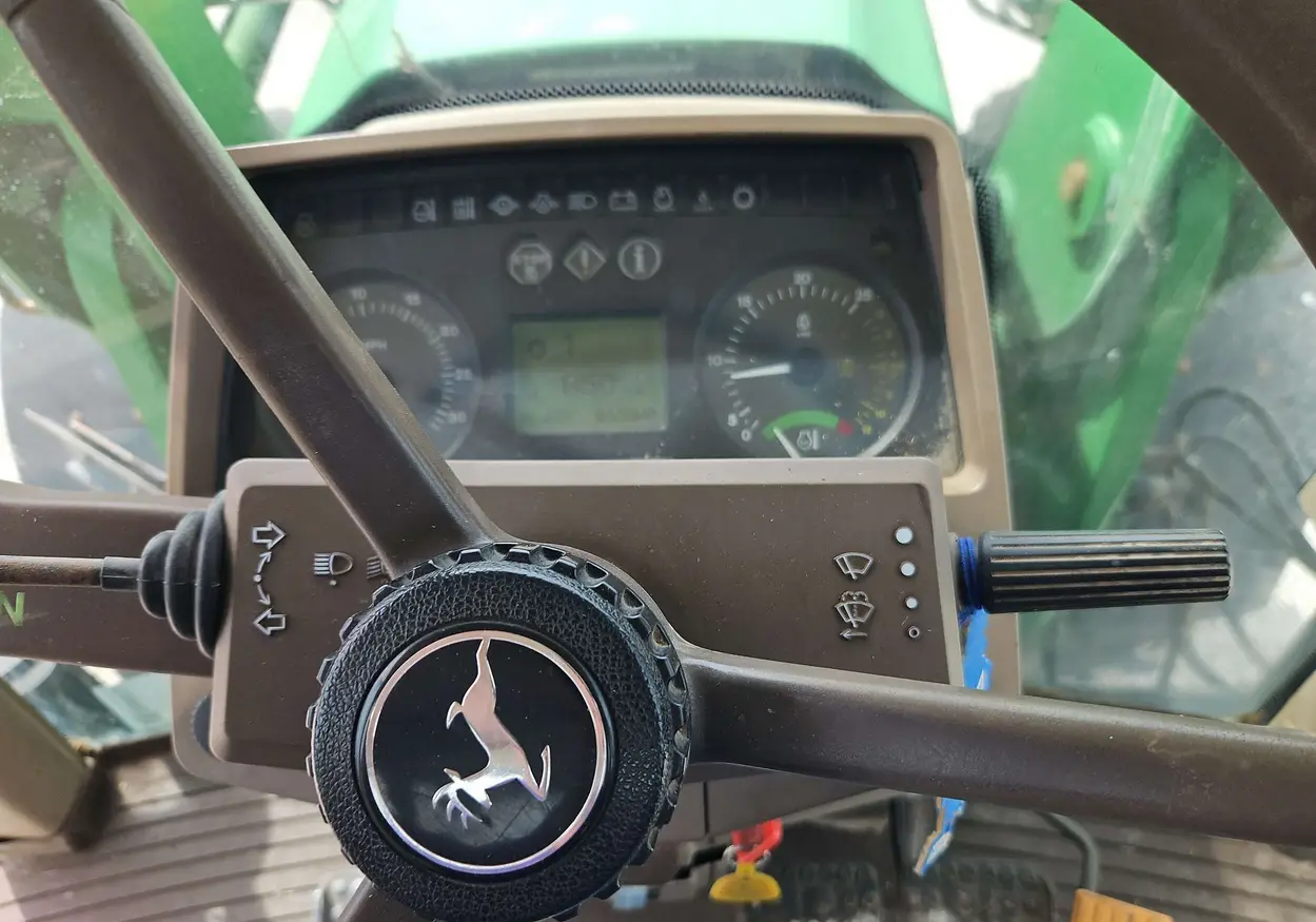 2004 John Deere 7320 MFWD tractor