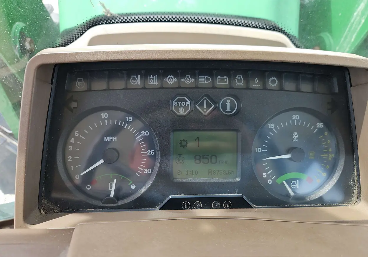 2004 John Deere 7320 MFWD tractor