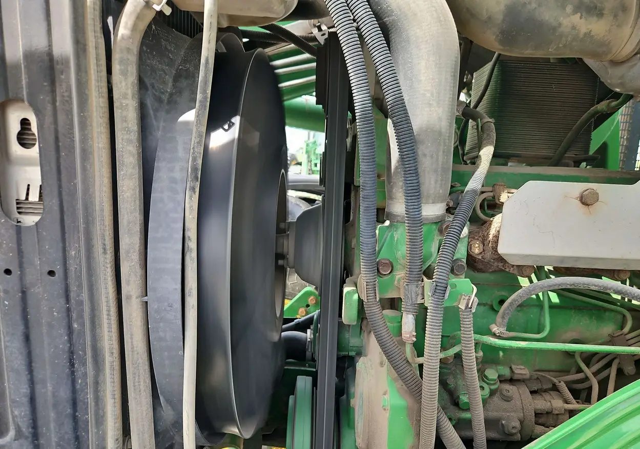 2004 John Deere 7320 MFWD tractor