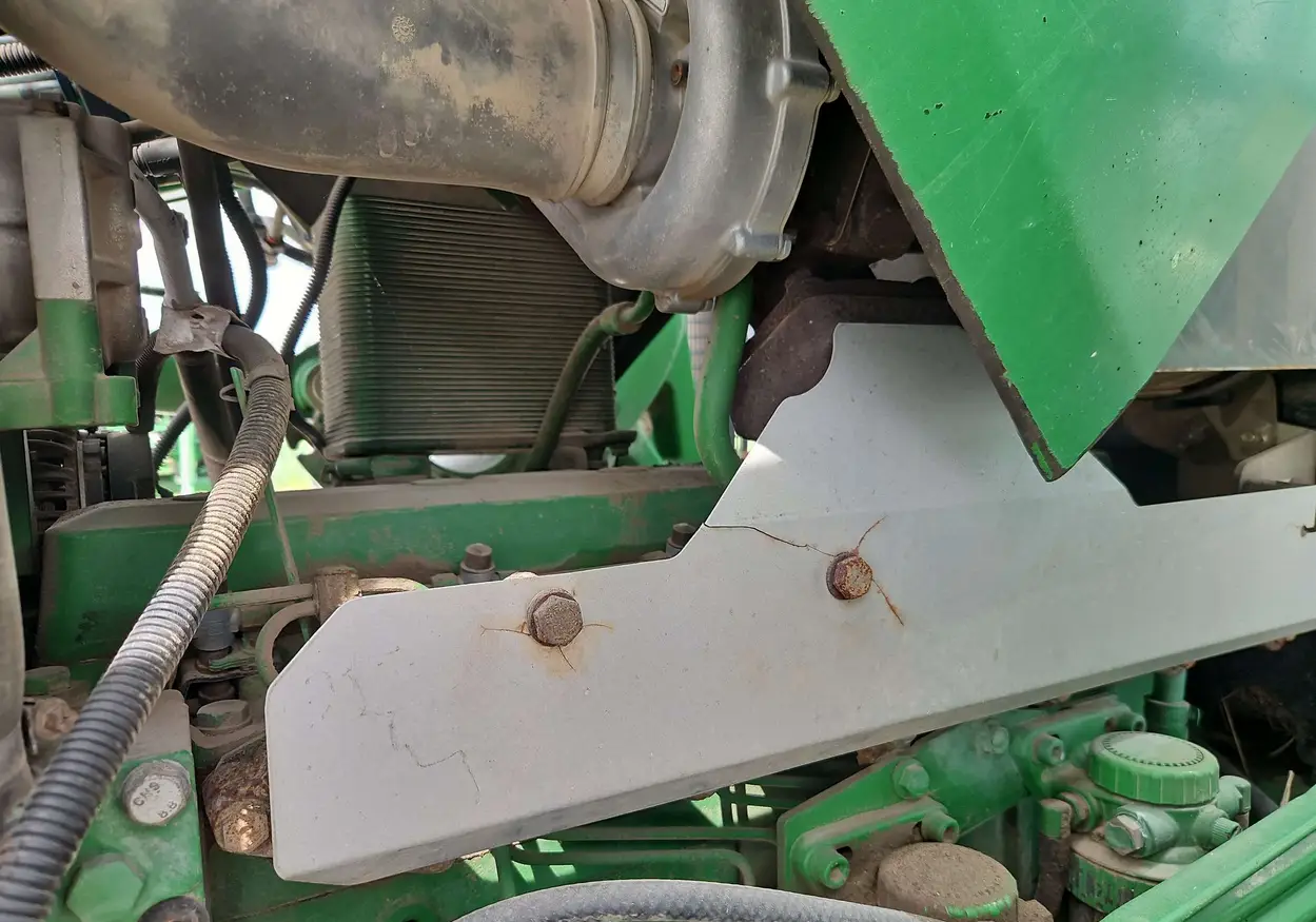 2004 John Deere 7320 MFWD tractor