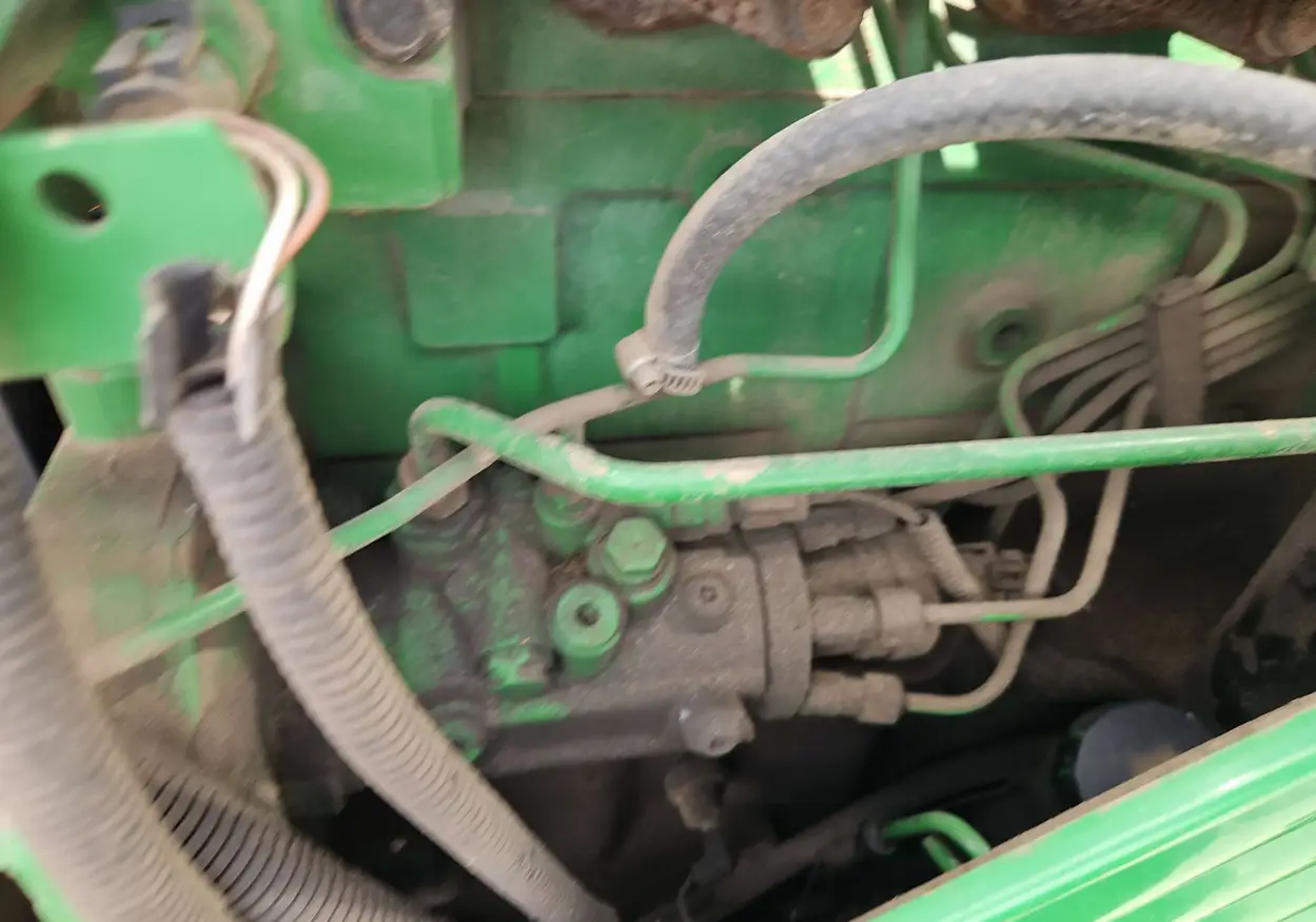 2004 John Deere 7320 MFWD tractor