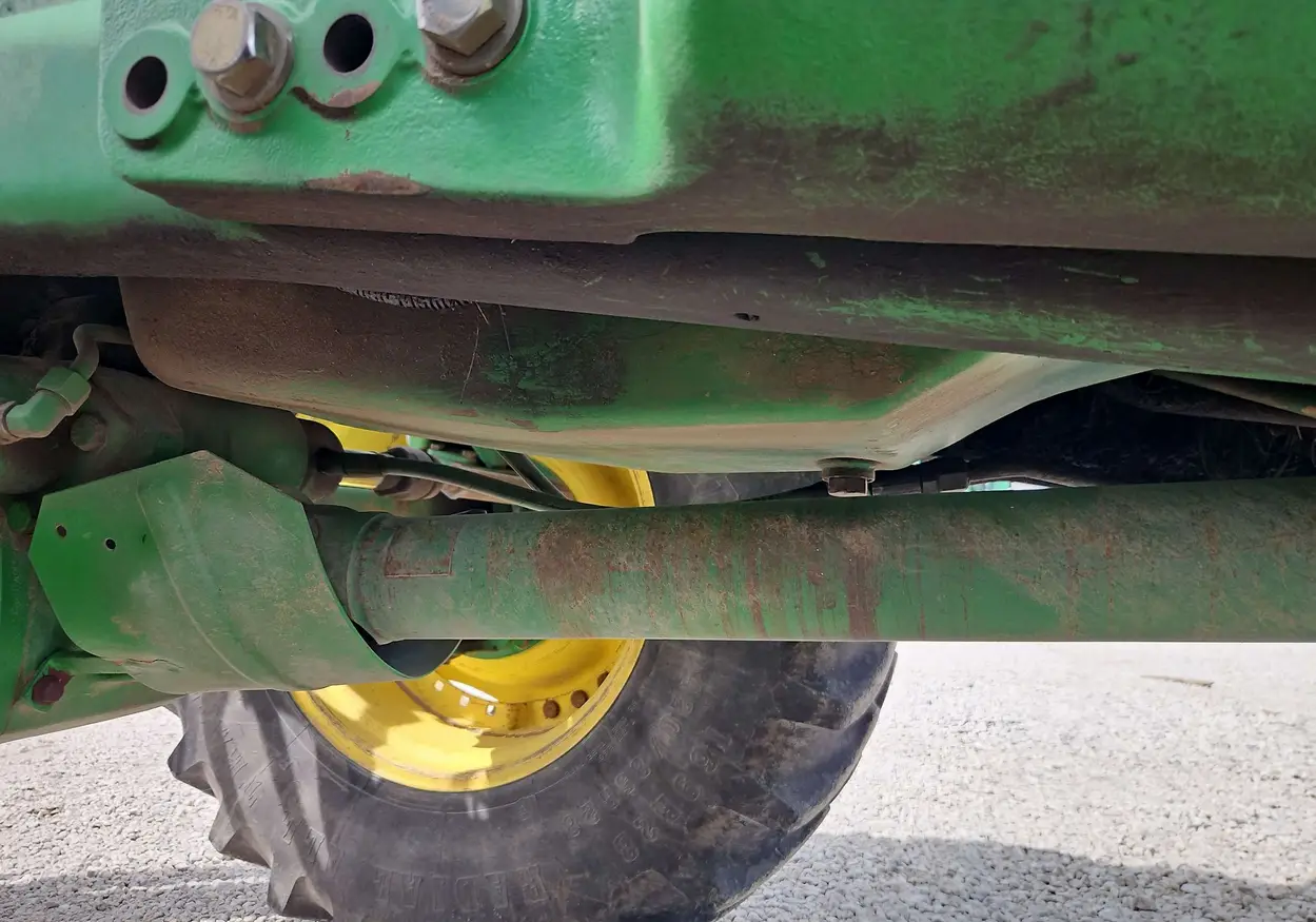 2004 John Deere 7320 MFWD tractor