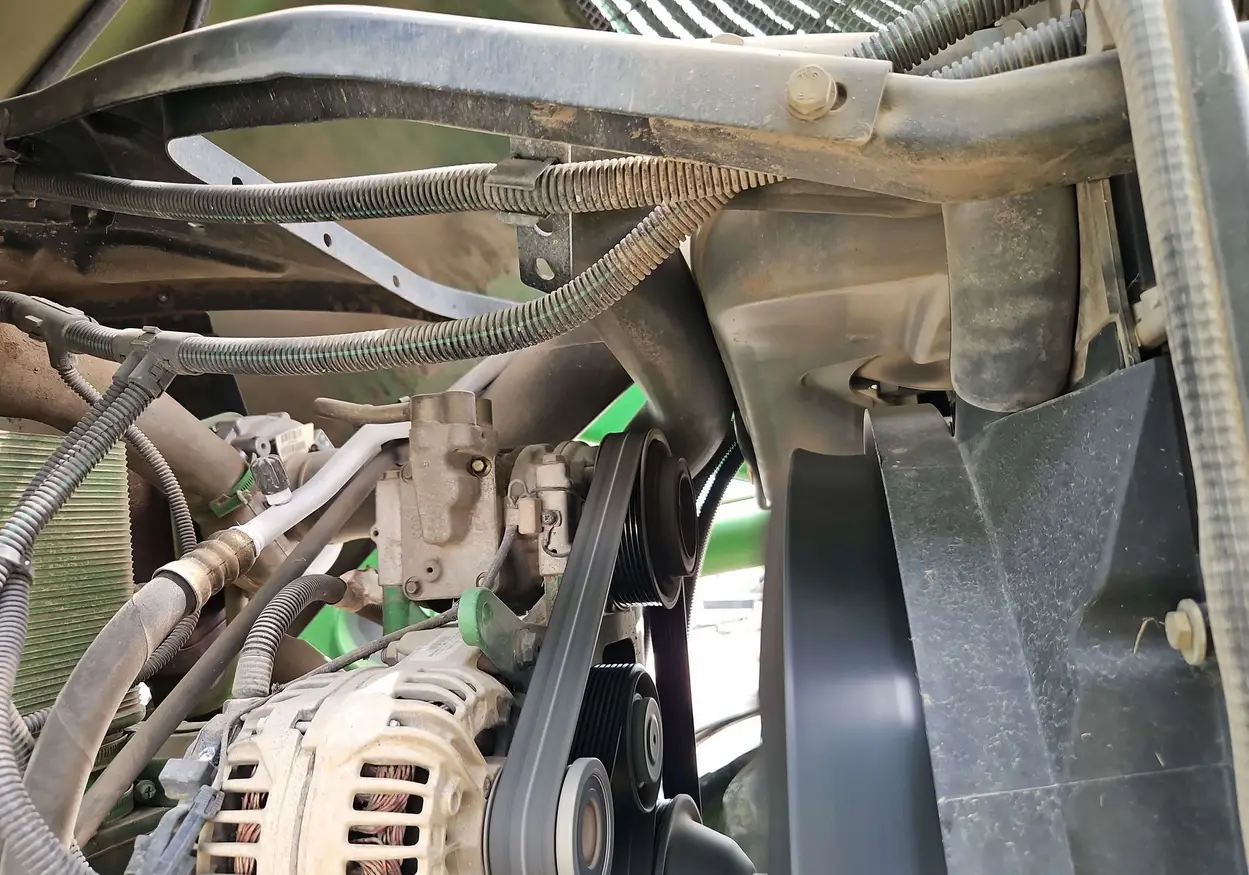 2004 John Deere 7320 MFWD tractor