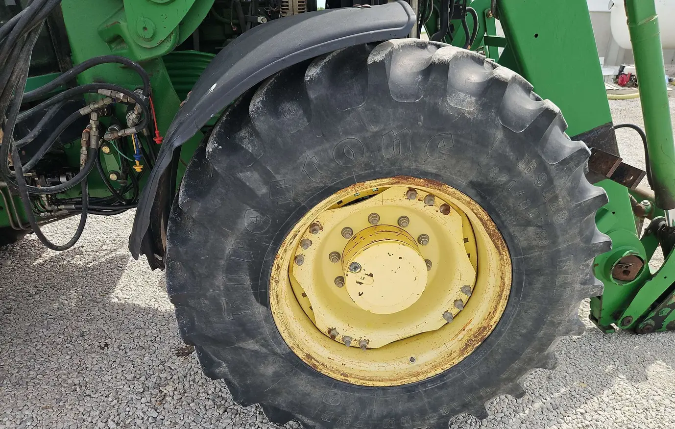 2004 John Deere 7320 MFWD tractor
