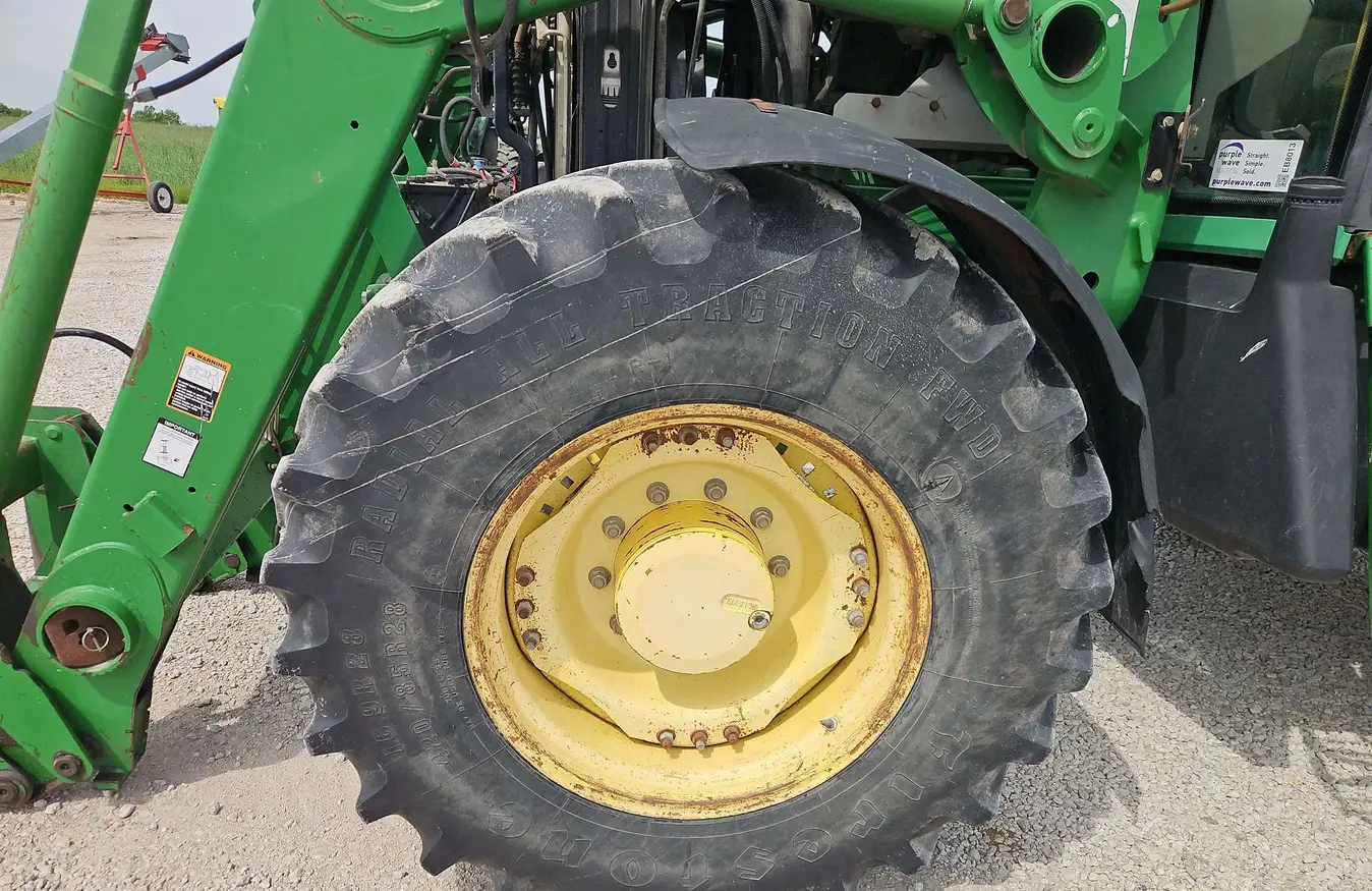 2004 John Deere 7320 MFWD tractor