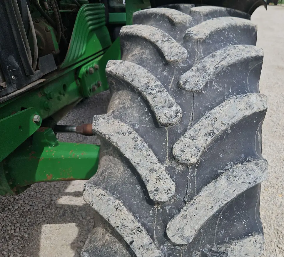 2004 John Deere 7320 MFWD tractor