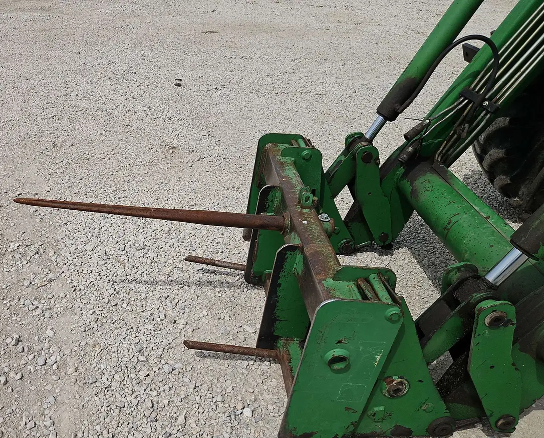 2004 John Deere 7320 MFWD tractor