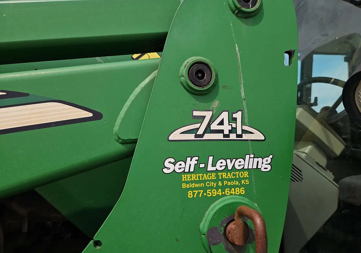 2004 John Deere 7320 MFWD tractor