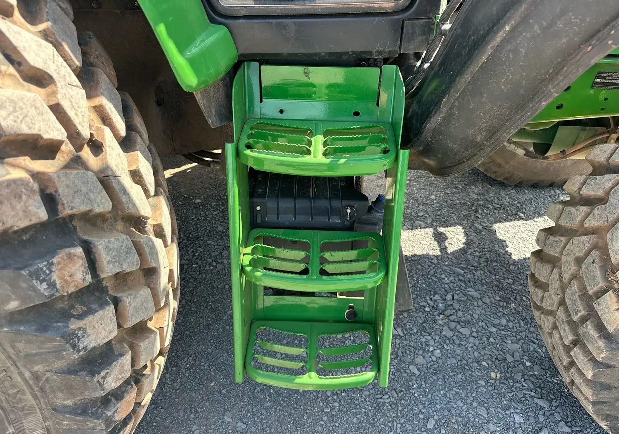 2021 John Deere 6110M MFWD tractor