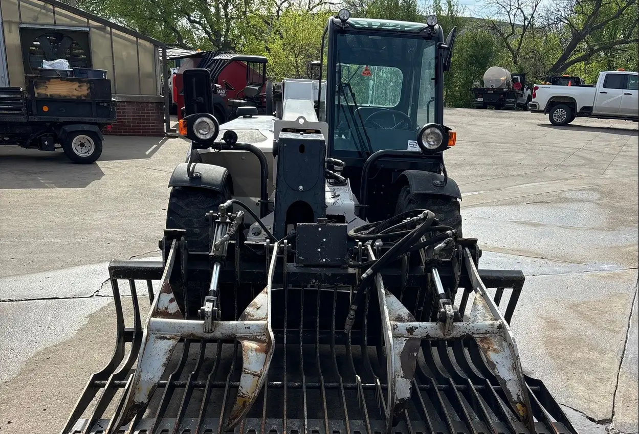 2016 Bobcat V417 telehandler