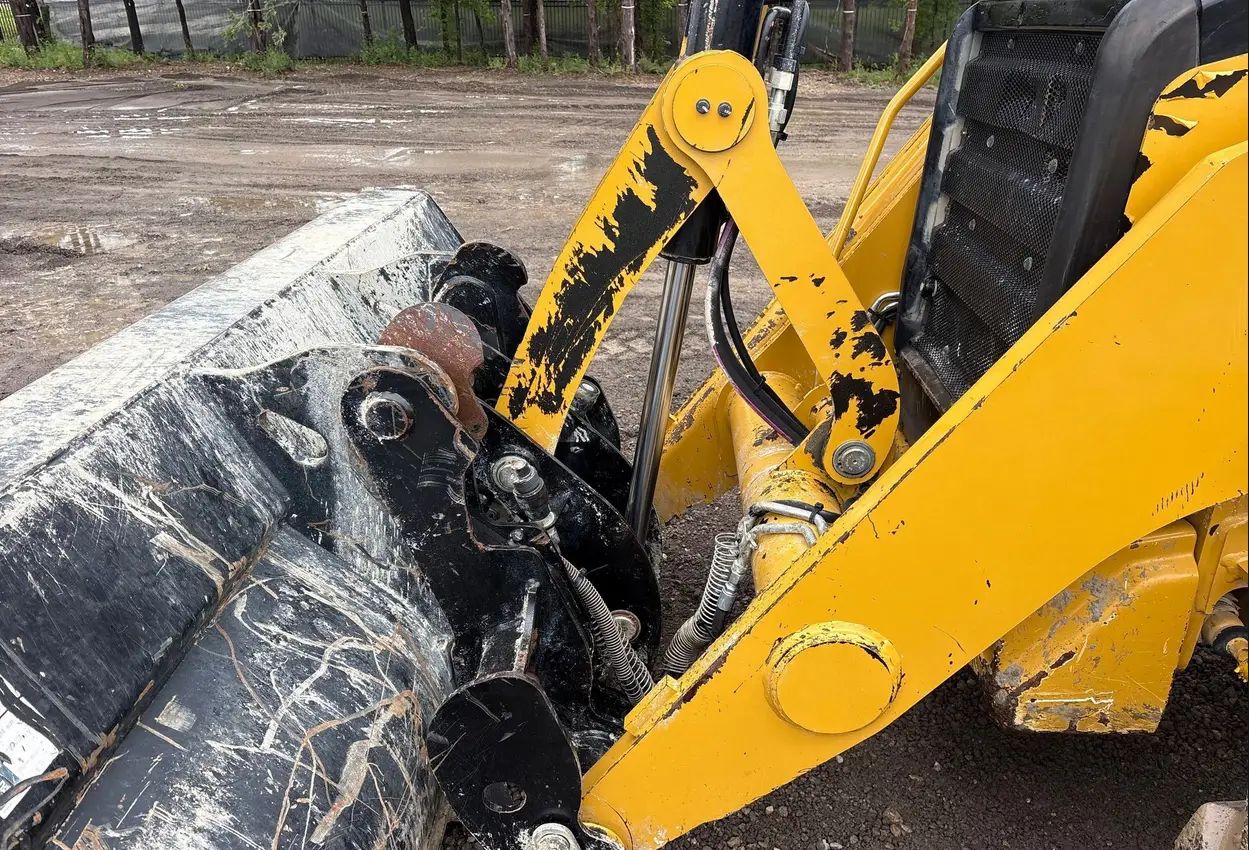 2022 Caterpillar 420 backhoe
