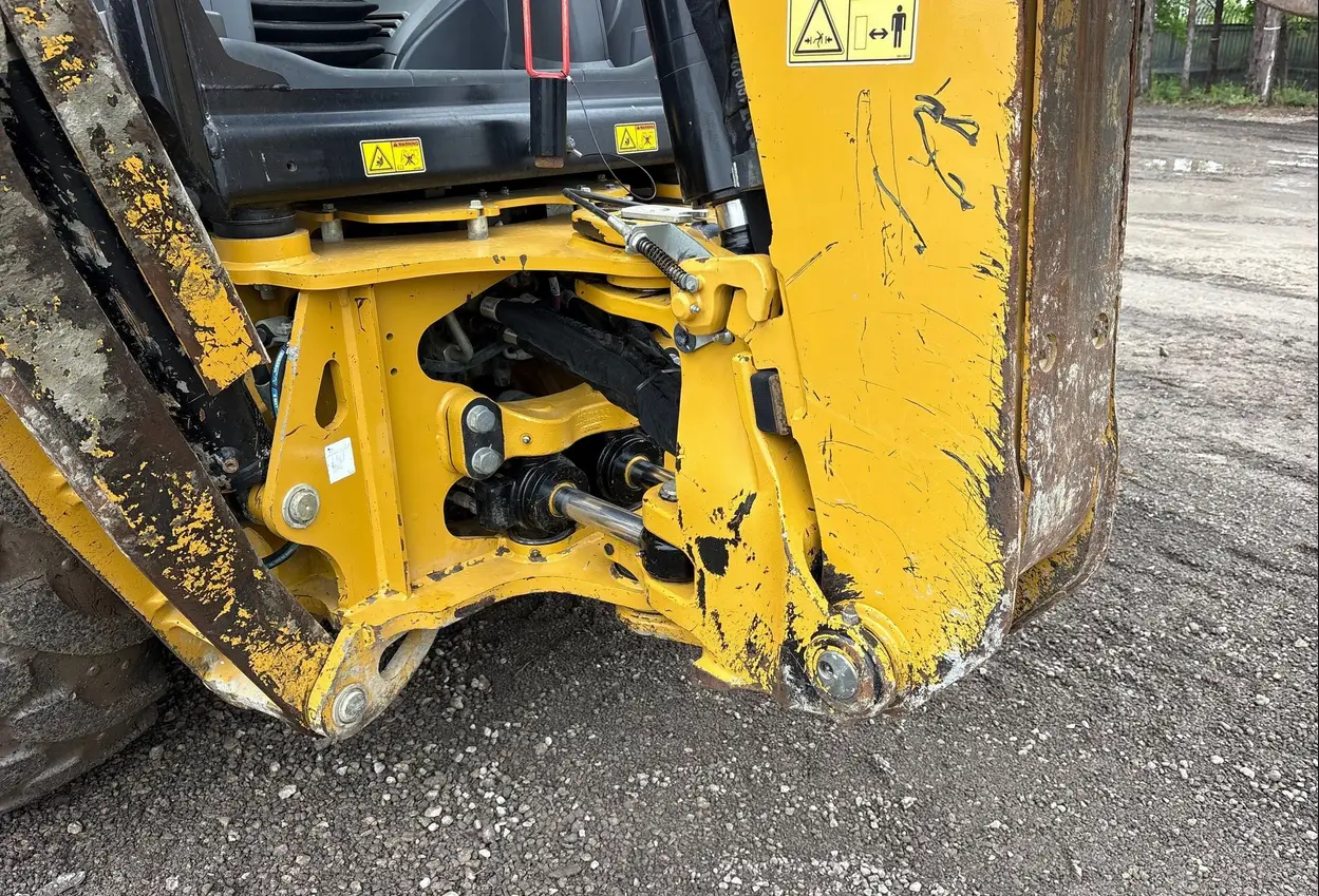 2022 Caterpillar 420 backhoe