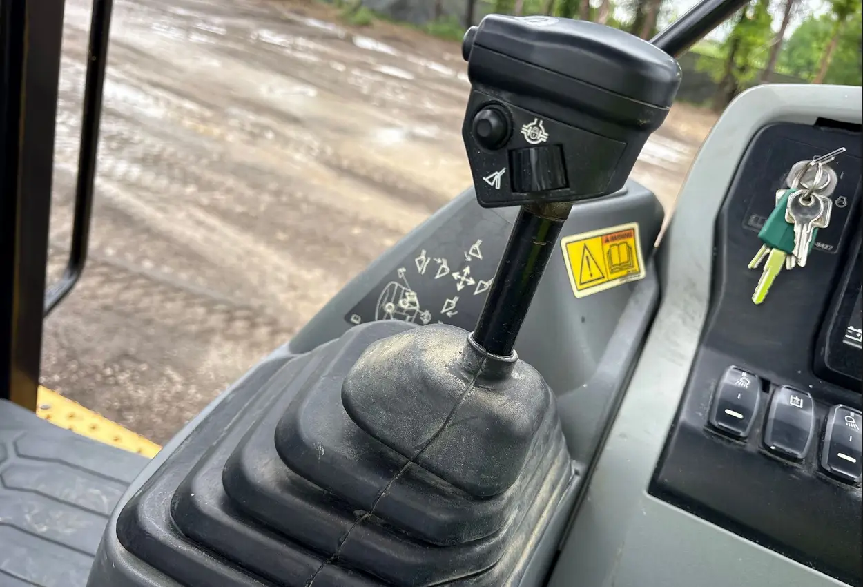 2022 Caterpillar 420 backhoe