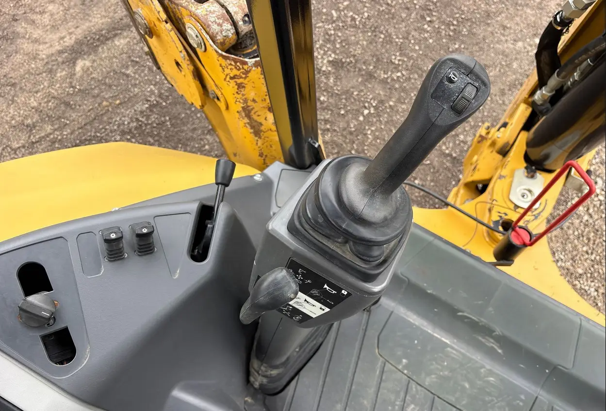 2022 Caterpillar 420 backhoe
