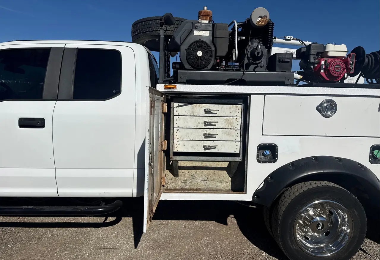 2018 Ford F450 Super Duty XL utility  service truck